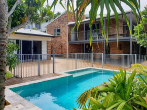 Feel the Magic of Moffat steps to the beach, Caloundra